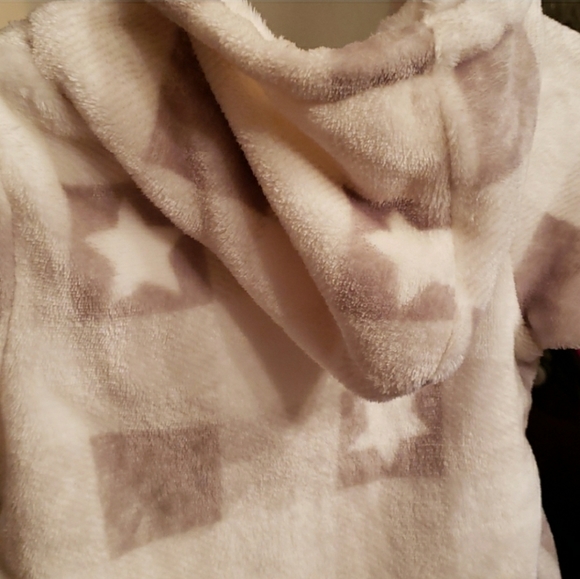 Creamy White/gray Checkered 0-9 Month Bath Robe - Picture 4 of 7